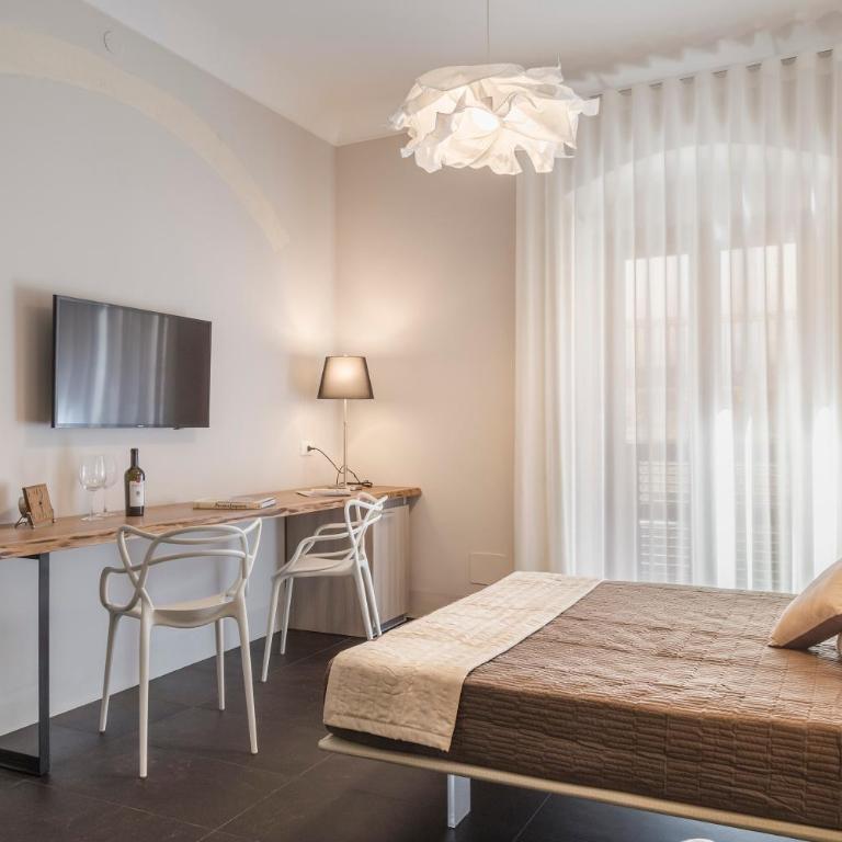 B&B Vicere Speciale - Camera Matrimoniale con Balcone - 9