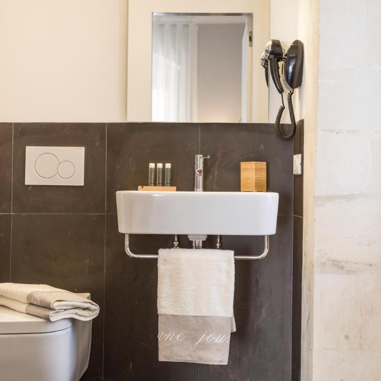 B&B Vicere Speciale - Camera Matrimoniale con Balcone - 13