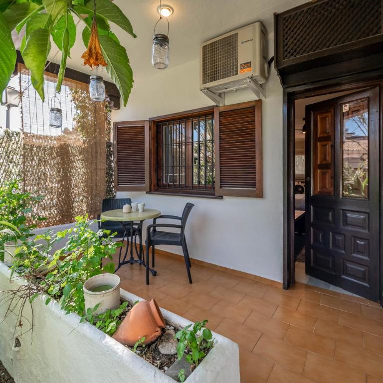 Cozy Studio in Marbella 5 Min Walk to the Beach - Deluxe King Studio - 7