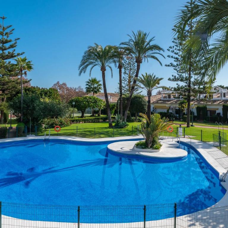 Cozy Studio in Marbella 5 Min Walk to the Beach - Deluxe King Studio - 1