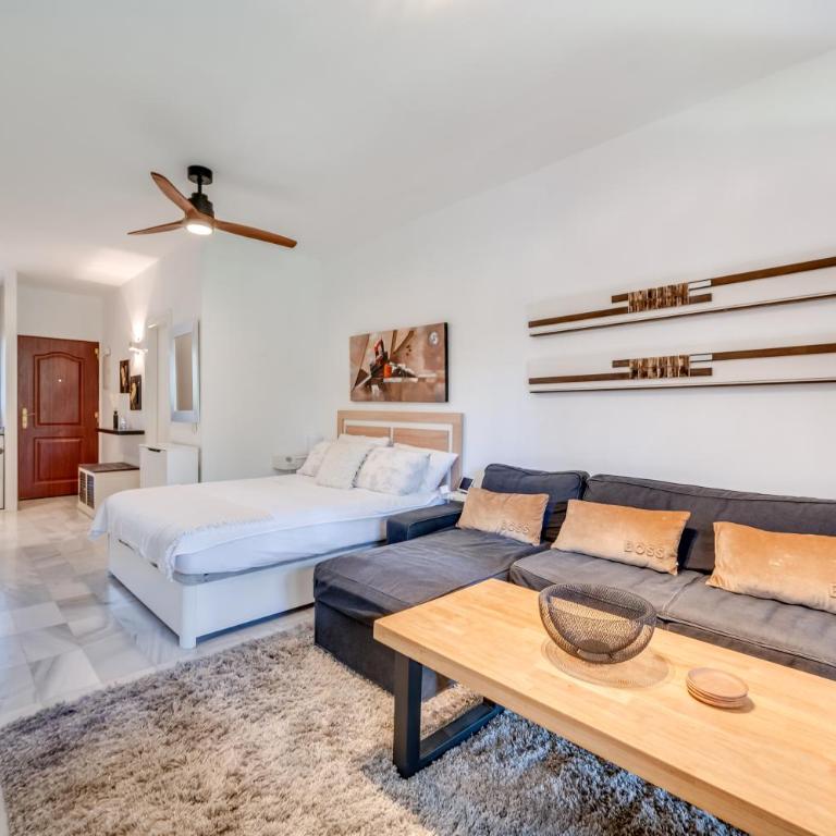 Cozy Studio in Marbella 5 Min Walk to the Beach - Deluxe King Studio - 10