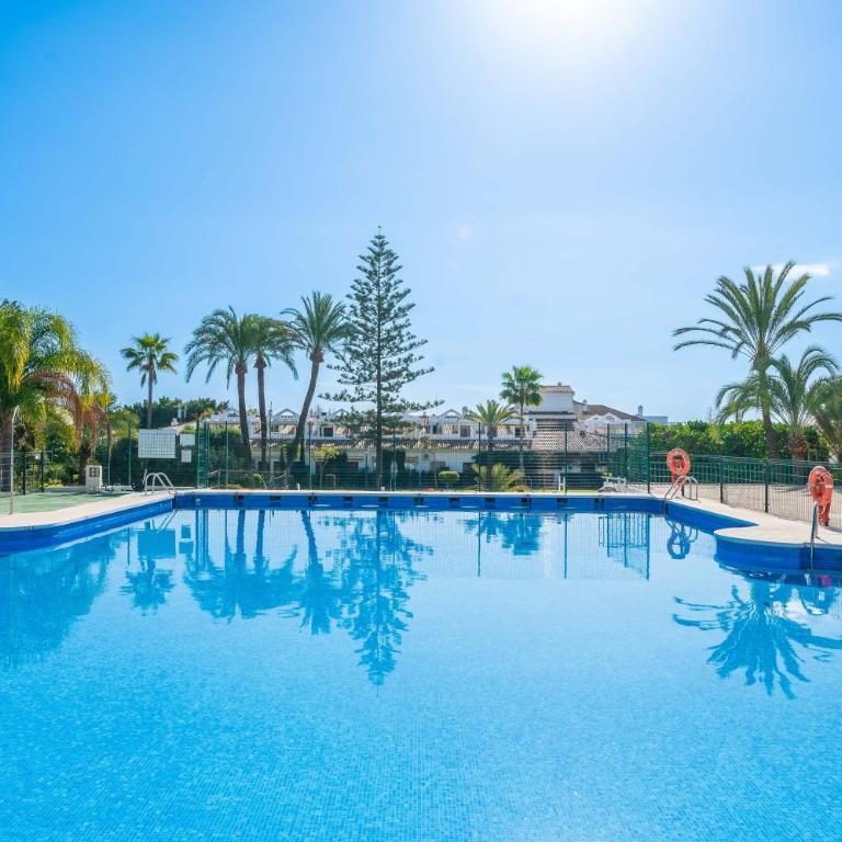 Cozy Studio in Marbella 5 Min Walk to the Beach - Deluxe King Studio - 11