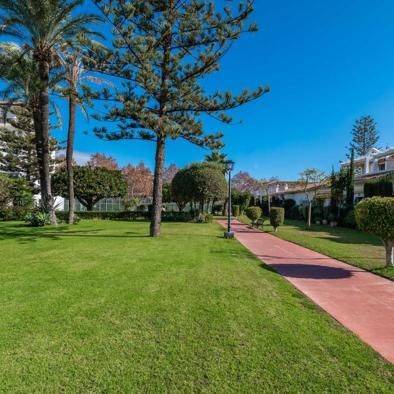 Cozy Studio in Marbella 5 Min Walk to the Beach - Deluxe King Studio - 33