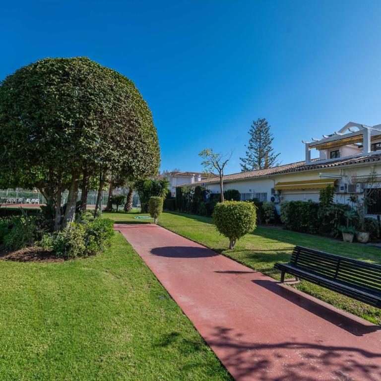 Cozy Studio in Marbella 5 Min Walk to the Beach - Deluxe King Studio - 42