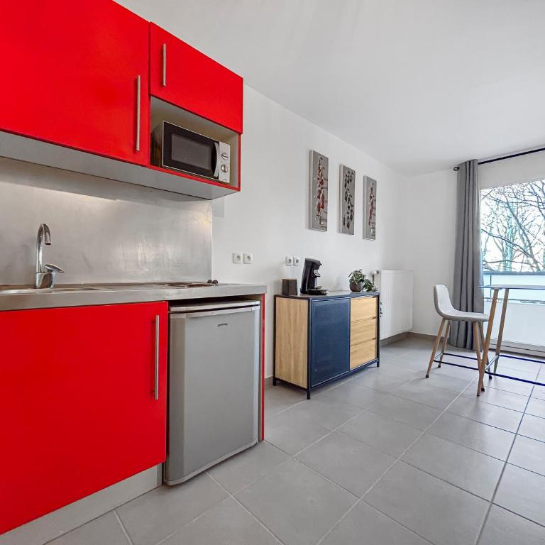 Studio Lumineux Avec Balcon - Studio - 12