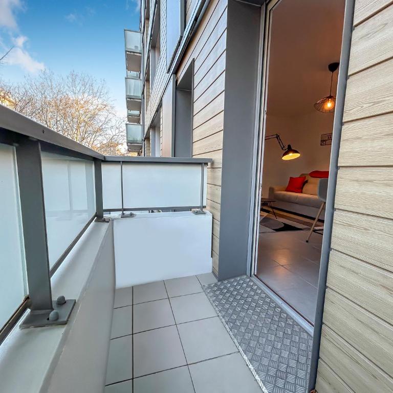 Studio Lumineux Avec Balcon - Studio - 17