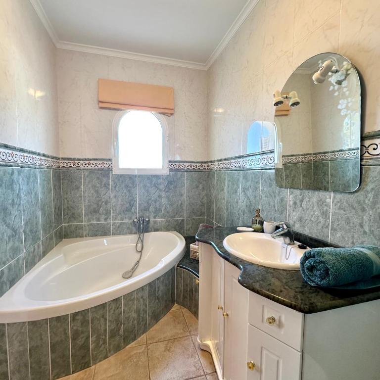 3 Bedroom villa, walking distance to Moraira - Villa de 3 dormitorios - 44