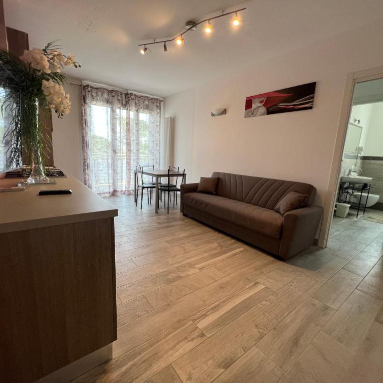 Appartamenti Residence Giardini CENTRALISSIMO AL MARE - Two-Bedroom Apartment with Balcony and Sea View - 13
