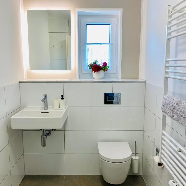 urbanAPARTMENTS Memmingen - mit Küche & Parkplatz - Apartment mit 3 Schlafzimmern und Balkon - 1