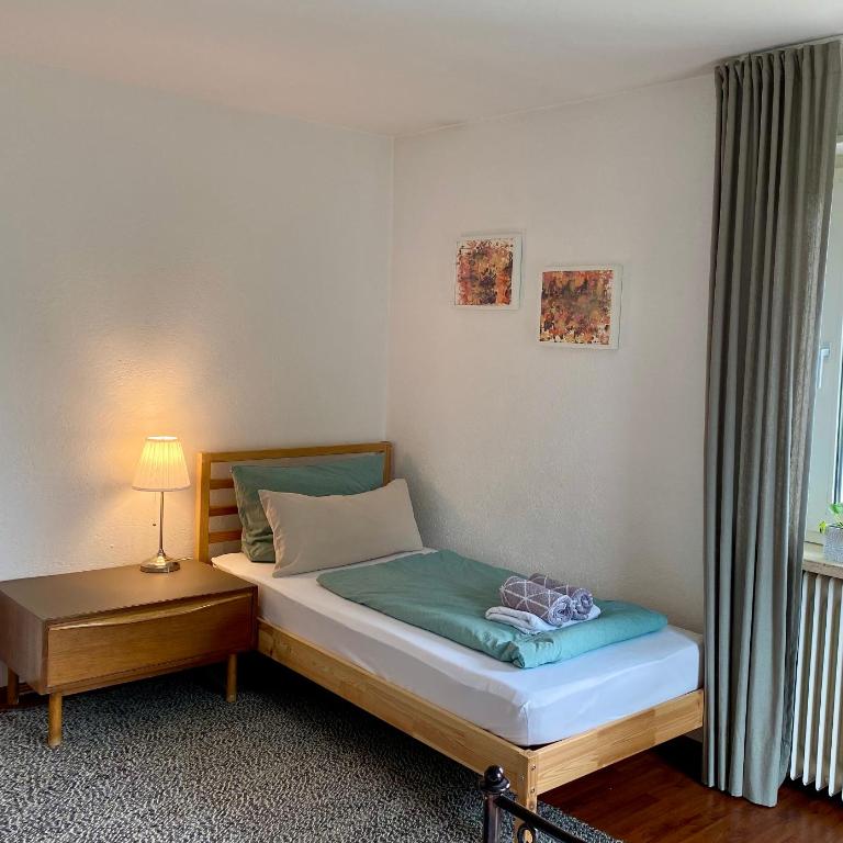 urbanAPARTMENTS Memmingen - mit Küche & Parkplatz - Apartment mit 3 Schlafzimmern und Balkon - 15