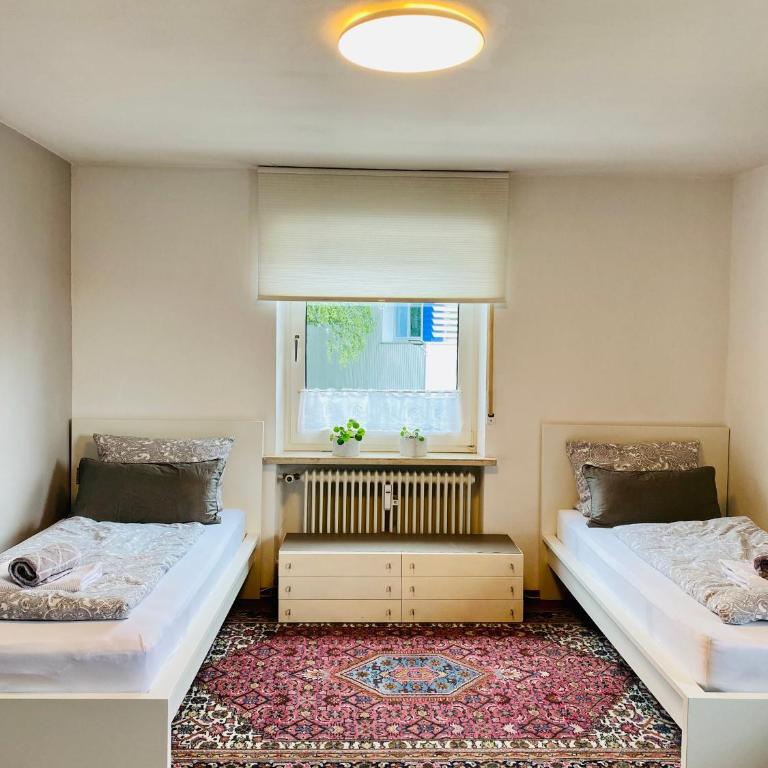 urbanAPARTMENTS Memmingen - mit Küche & Parkplatz - Apartment mit 3 Schlafzimmern und Balkon - 14