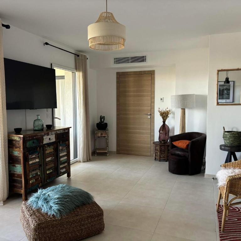 Corse, Calvi T3 lumineux avec piscine, entre mer et montagne - Appartement 2 Chambres - 3