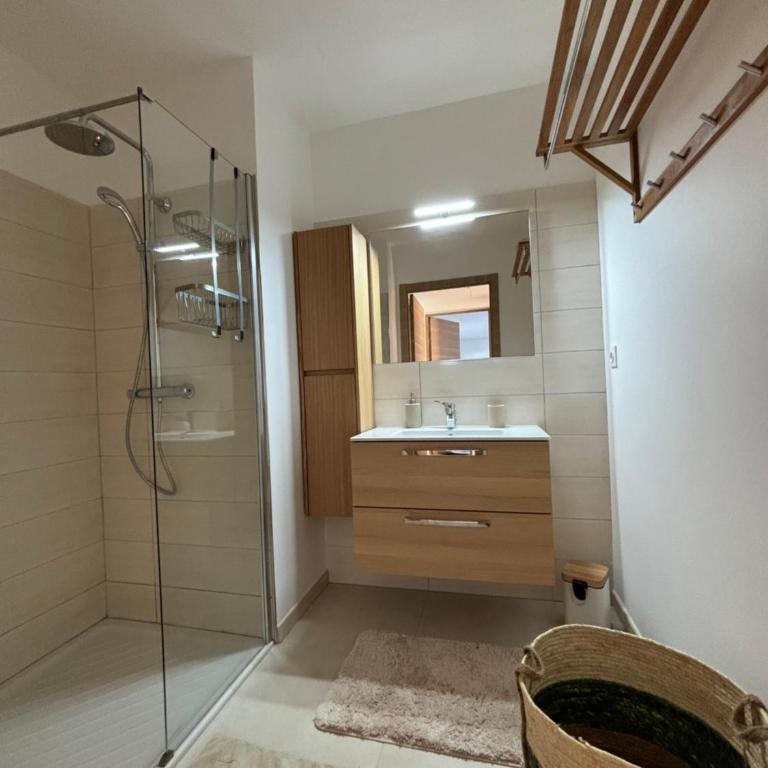 Corse, Calvi T3 lumineux avec piscine, entre mer et montagne - Appartement 2 Chambres - 8