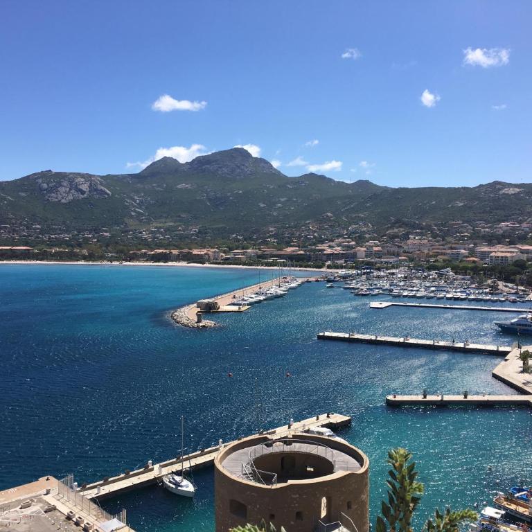 Corse, Calvi T3 lumineux avec piscine, entre mer et montagne - Appartement 2 Chambres - 21