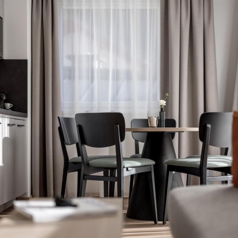 Aparthotel Tante Trude - Rooms & Apartments, Ötz - Two-Bedroom Apartment with Balcony - 8