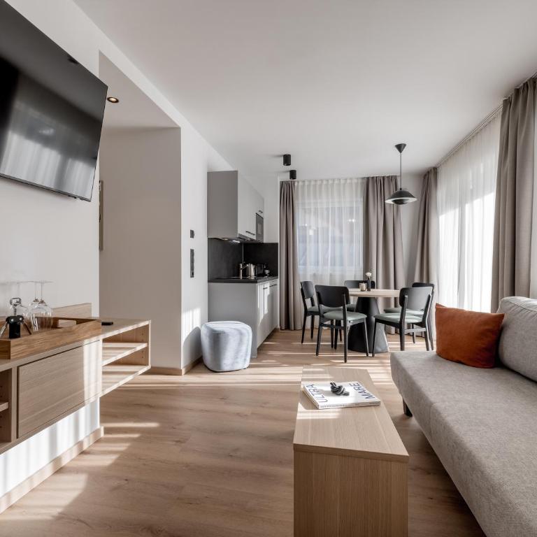Aparthotel Tante Trude - Rooms & Apartments, Ötz - Two-Bedroom Apartment with Balcony - 9