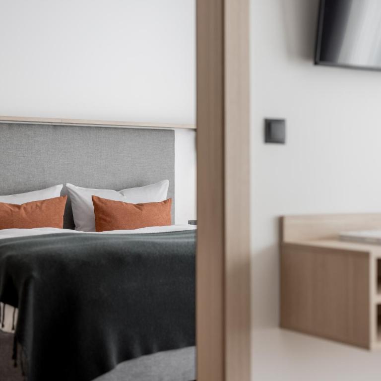 Aparthotel Tante Trude - Rooms & Apartments, Ötz - Two-Bedroom Apartment with Balcony - 9