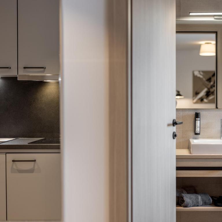 Aparthotel Tante Trude - Rooms & Apartments, Ötz - Two-Bedroom Apartment with Balcony - 7
