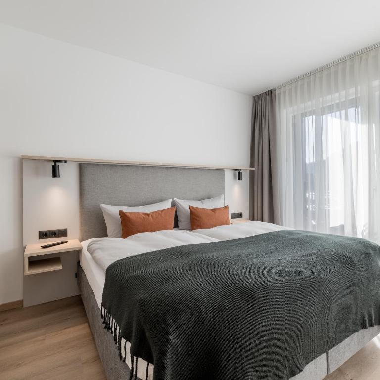 Aparthotel Tante Trude - Rooms & Apartments, Ötz - Two-Bedroom Apartment with Balcony - 4