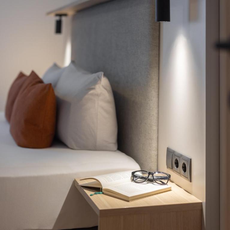 Aparthotel Tante Trude - Rooms & Apartments, Ötz - Two-Bedroom Apartment with Balcony - 10