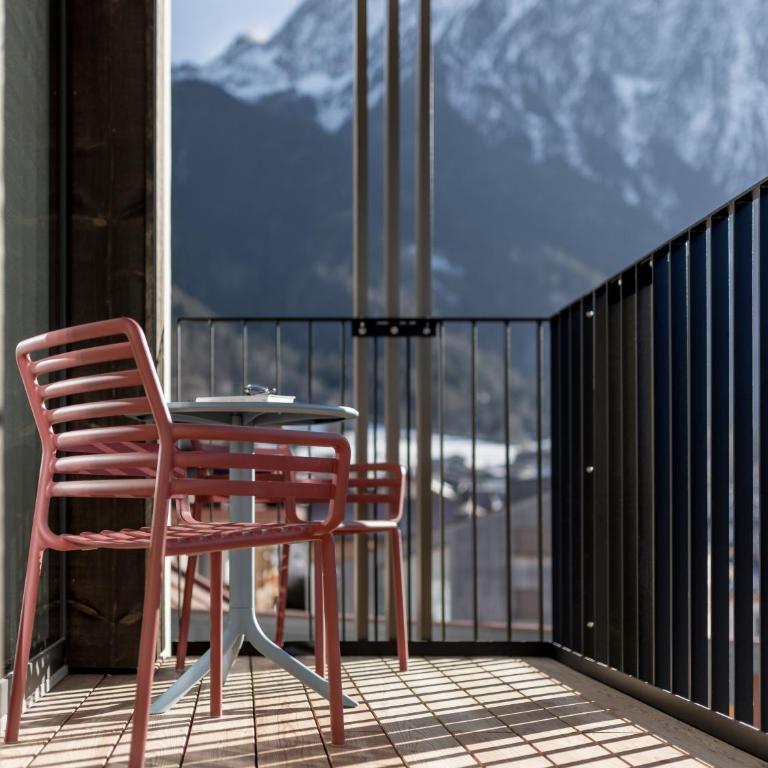 Aparthotel Tante Trude - Rooms & Apartments, Ötz - Two-Bedroom Apartment with Balcony - 1