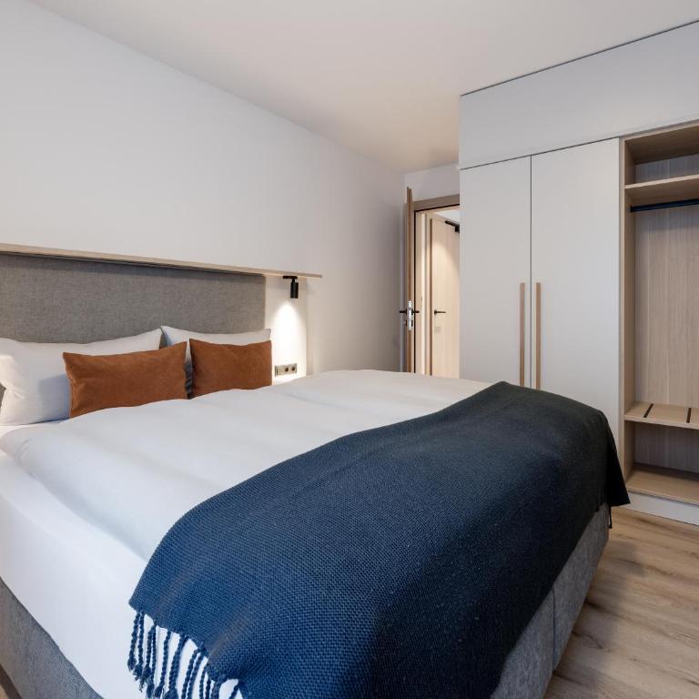 Aparthotel Tante Trude - Rooms & Apartments, Ötz - Two-Bedroom Apartment with Balcony - 15