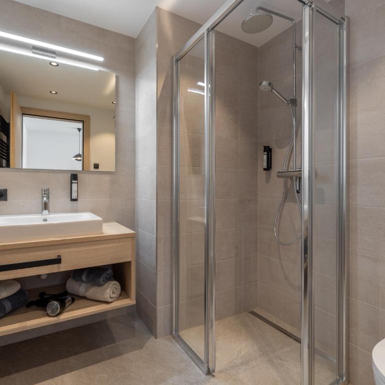Aparthotel Tante Trude - Rooms & Apartments, Ötz - Two-Bedroom Apartment with Balcony - 14