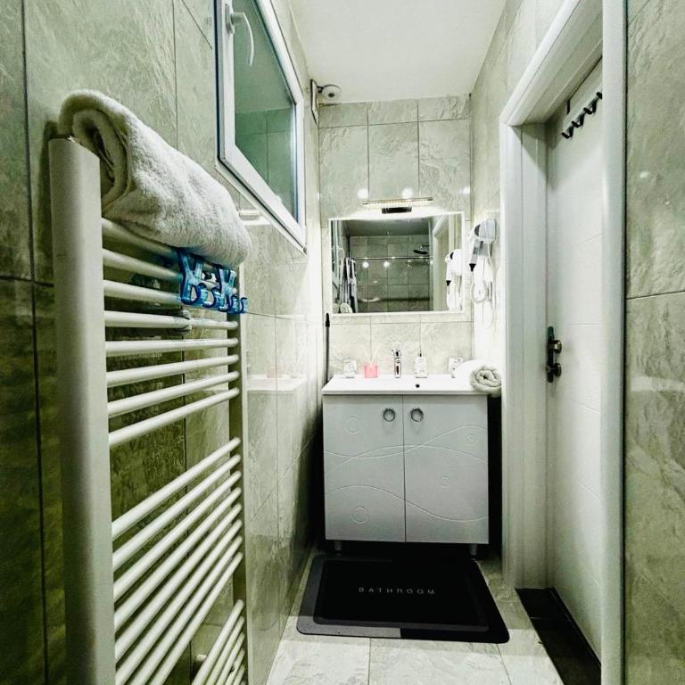 Luna Verde - One-Bedroom Apartment - 10