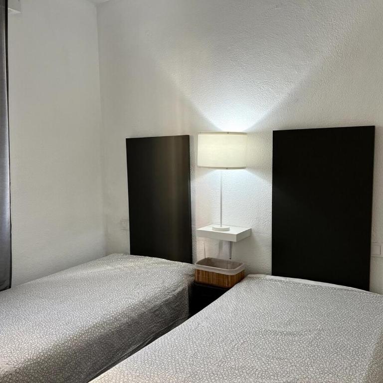 Kansas City 721 - Three-Bedroom Apartment - 3