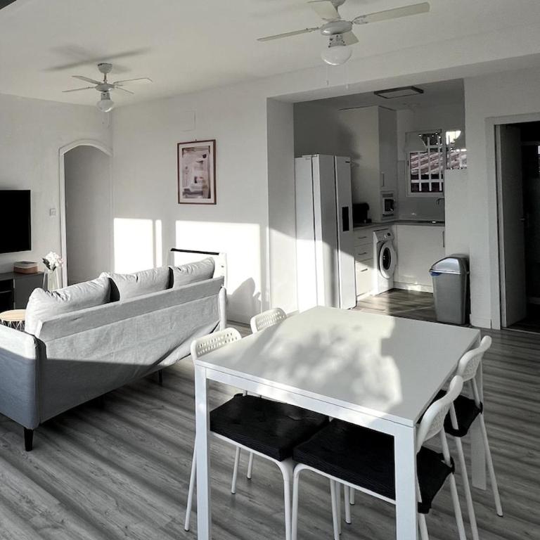 Kansas City 721 - Three-Bedroom Apartment - 5