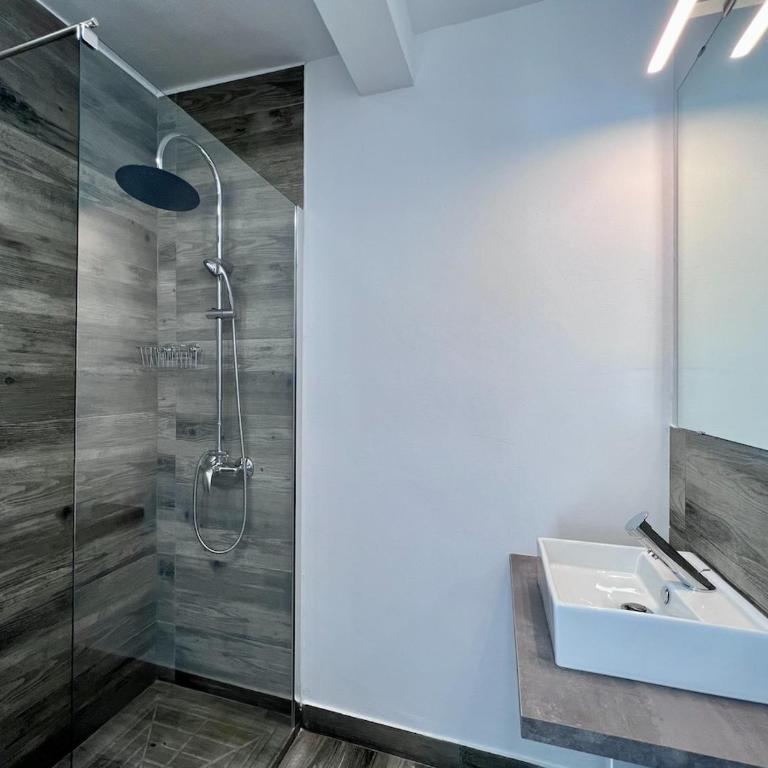 Kansas City 721 - Three-Bedroom Apartment - 7