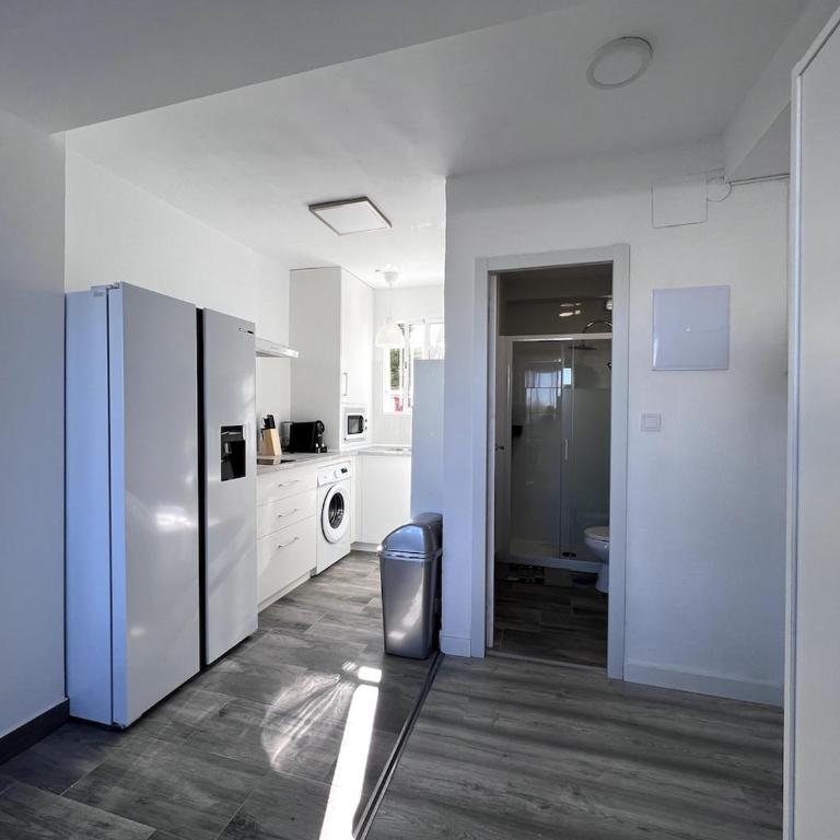 Kansas City 721 - Three-Bedroom Apartment - 9