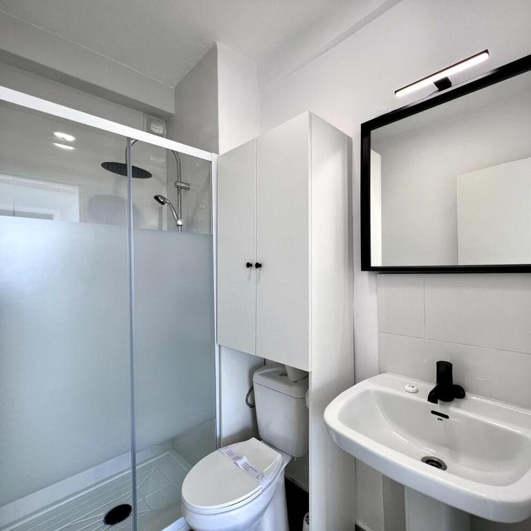Kansas City 721 - Three-Bedroom Apartment - 14