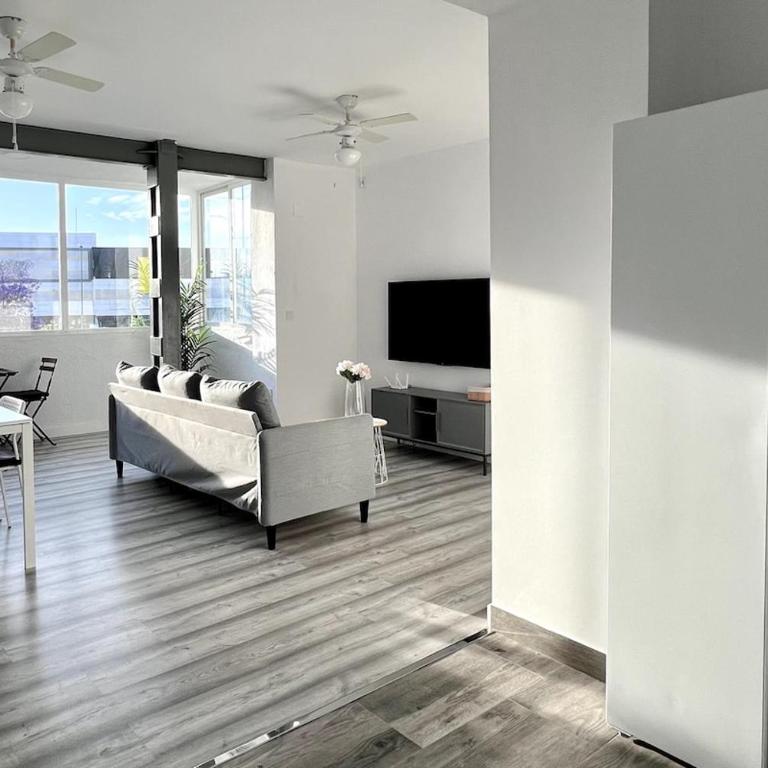 Kansas City 721 - Three-Bedroom Apartment - 17