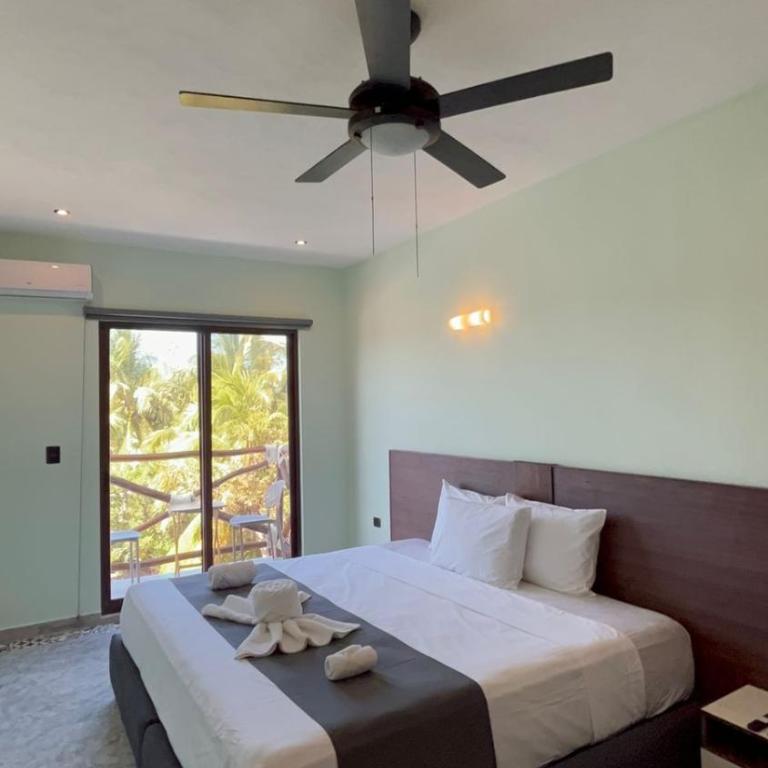 Hotel Mariel Holbox - Habitación con cama grande y balcón - 7