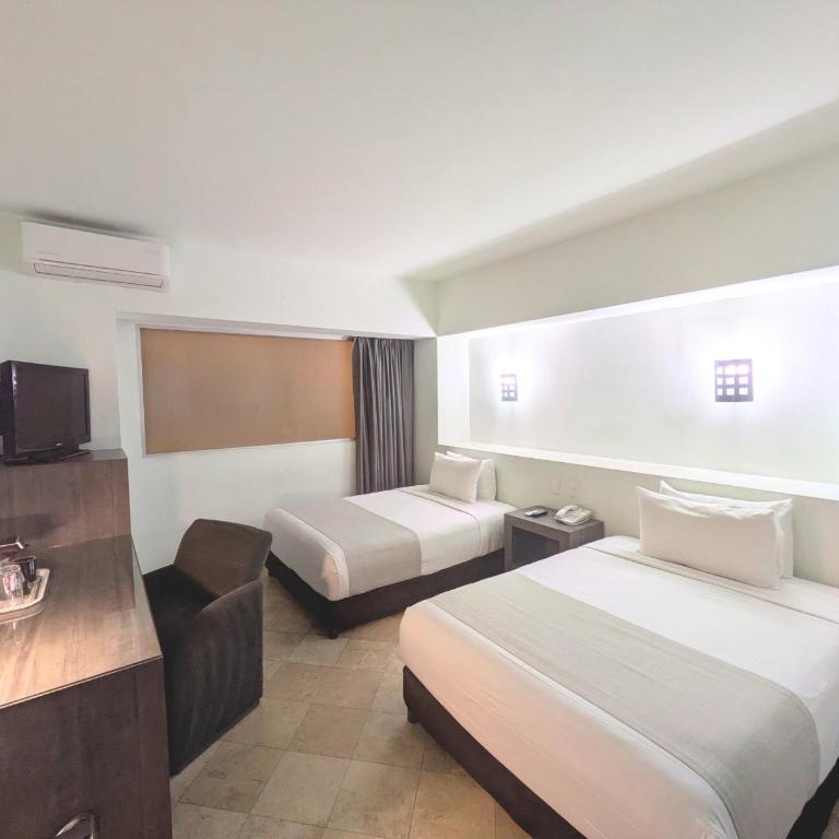 We Hotel Aeropuerto - Double Room with Two Double Beds with Internal View - 1