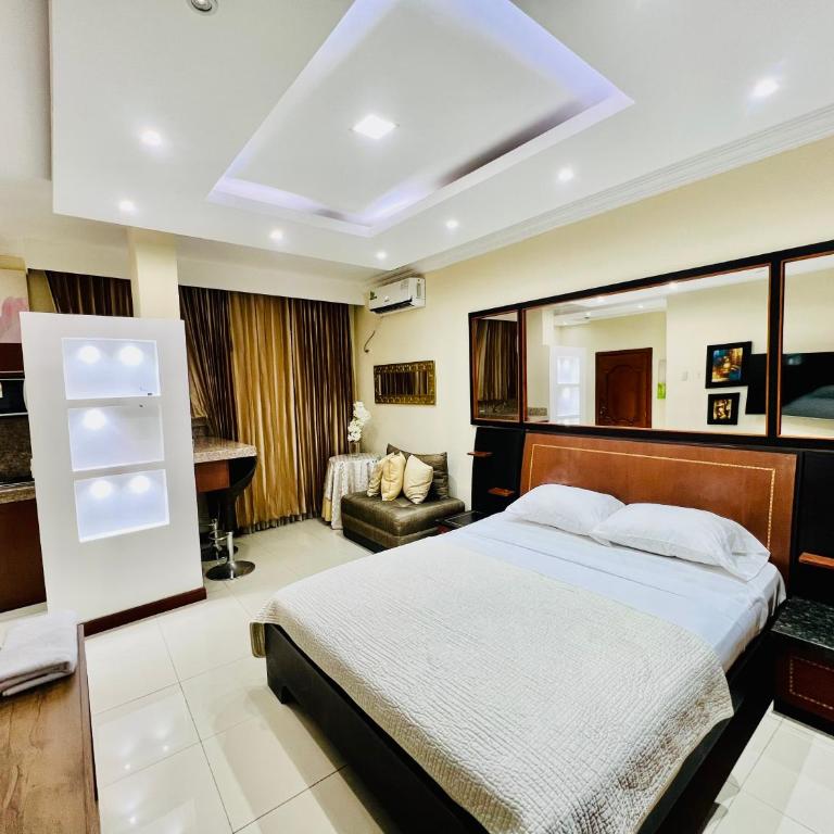 Exclusiva Suite de Lujo con Piscina en Machala Comodidad y Estilo - Apartamento de 1 dormitorio - 5