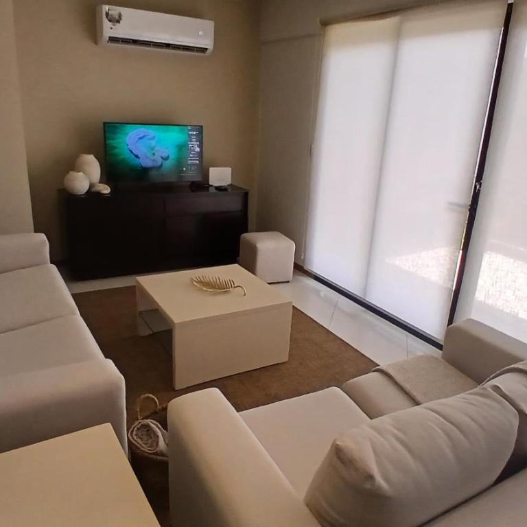 Amplio departamento en Asunción - Three-Bedroom Apartment - 1