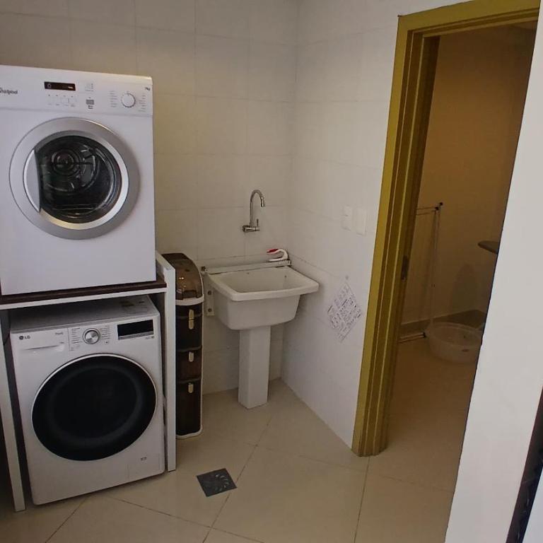Amplio departamento en Asunción - Three-Bedroom Apartment - 28