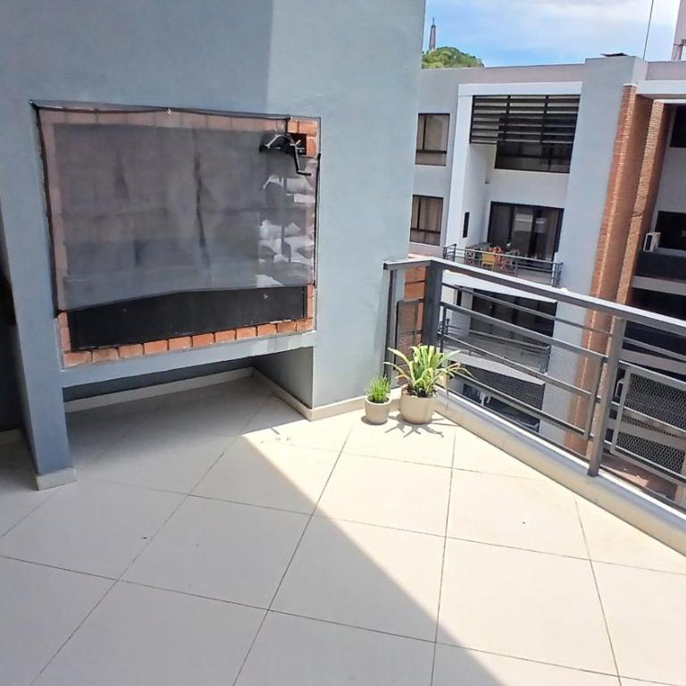 Amplio departamento en Asunción - Three-Bedroom Apartment - 49
