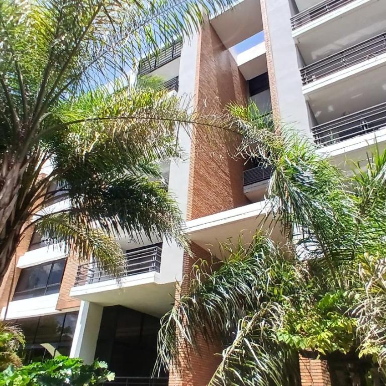 Amplio departamento en Asunción - Three-Bedroom Apartment - 83