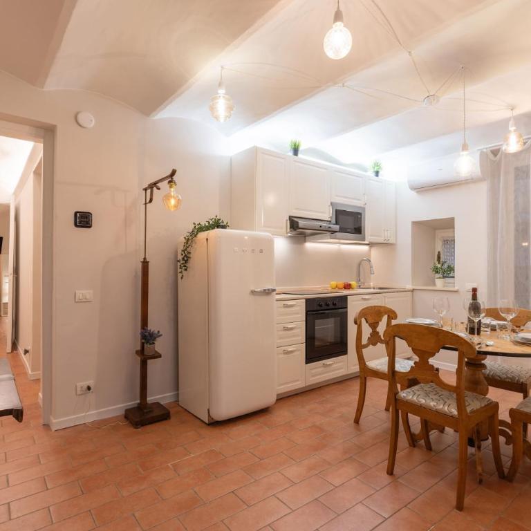 San Ambrogio Courtyard in Florence - Two-Bedroom Family Apartment - 8