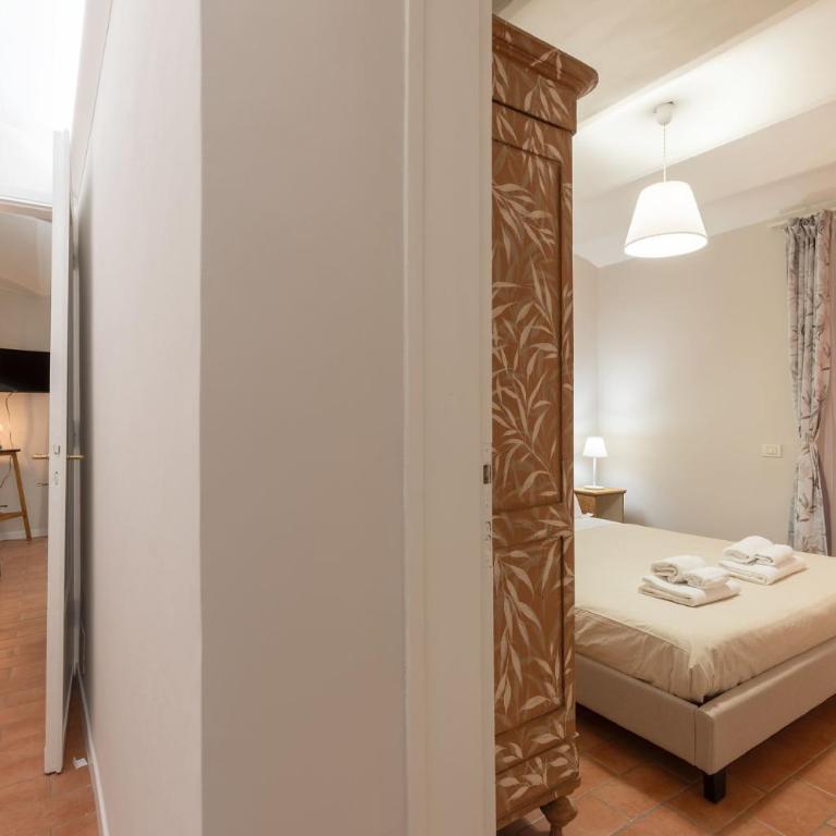 San Ambrogio Courtyard in Florence - Two-Bedroom Family Apartment - 11
