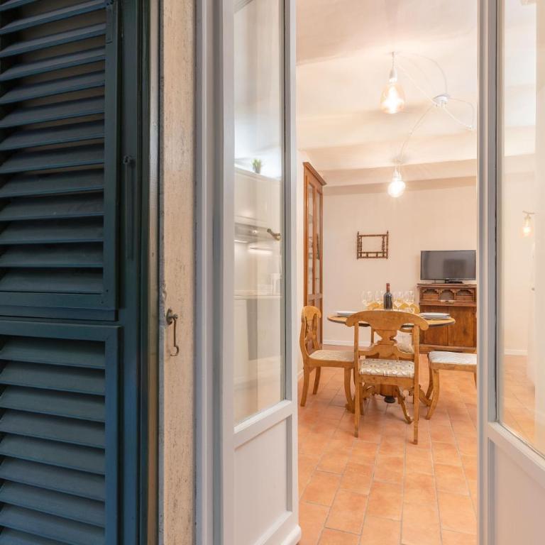 San Ambrogio Courtyard in Florence - Two-Bedroom Family Apartment - 22