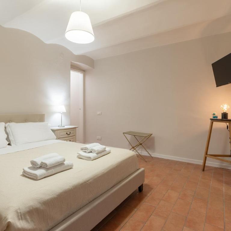 San Ambrogio Courtyard in Florence - Two-Bedroom Family Apartment - 24