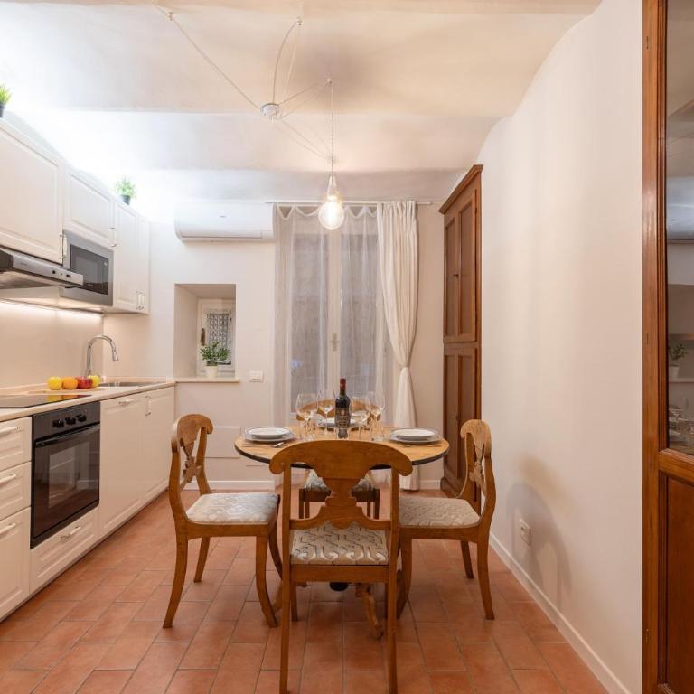 San Ambrogio Courtyard in Florence - Two-Bedroom Family Apartment - 25