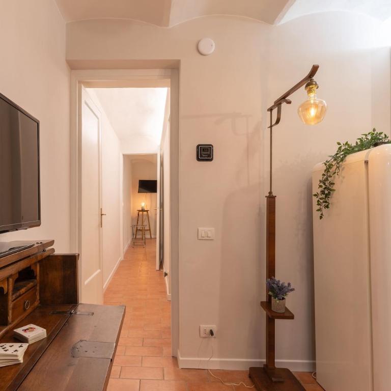 San Ambrogio Courtyard in Florence - Two-Bedroom Family Apartment - 29
