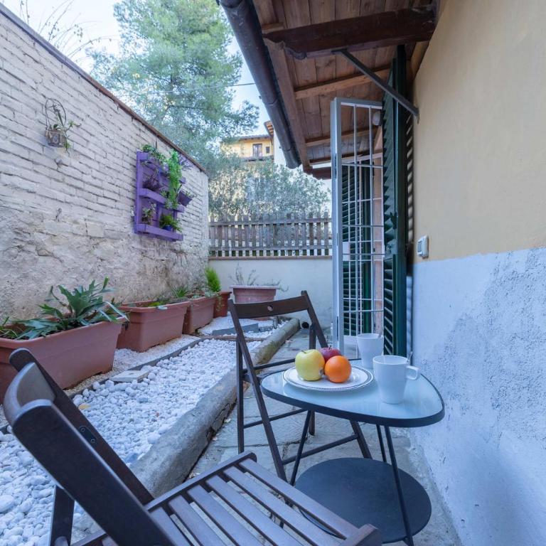 San Ambrogio Courtyard in Florence - Two-Bedroom Family Apartment - 4