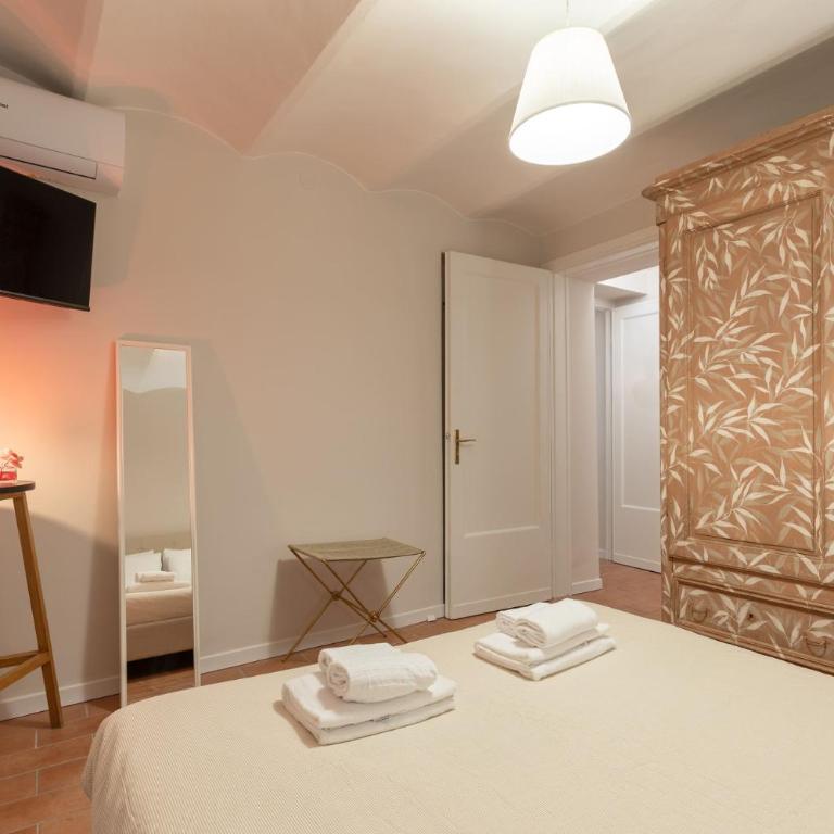 San Ambrogio Courtyard in Florence - Two-Bedroom Family Apartment - 6