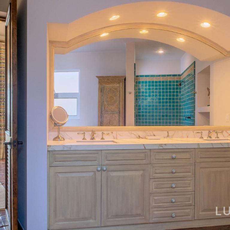 Beautiful 5 Bd Villas Del Mar Villa Staffed & Steps from the Beach - Deluxe Villa - 17